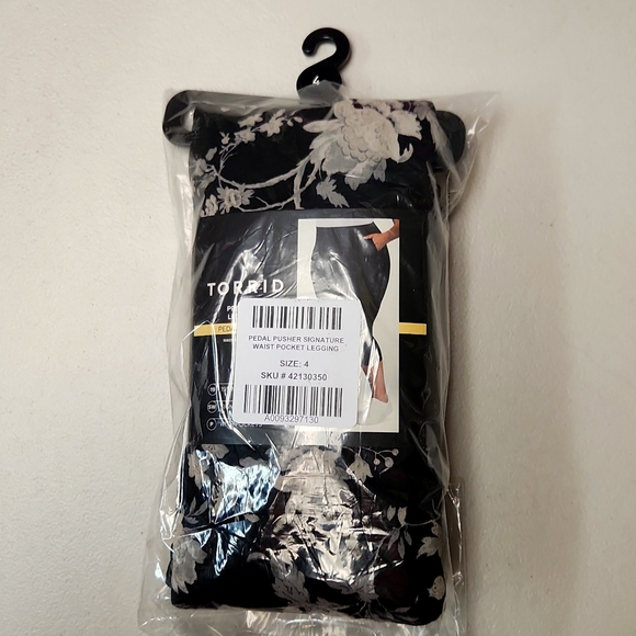 ❤️NWT VINTAGE TORRID POCKETS LEGGING - FLORAL PRINT - PEDAL PUSHER - PLUS SIZE - Picture 8 of 11